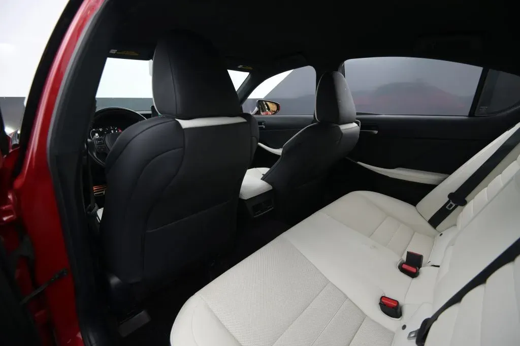 Lexus IS photo 43