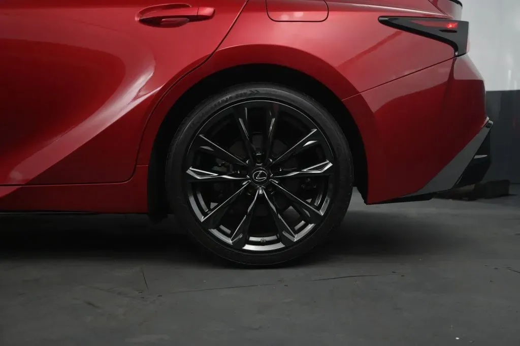 Lexus IS photo 13