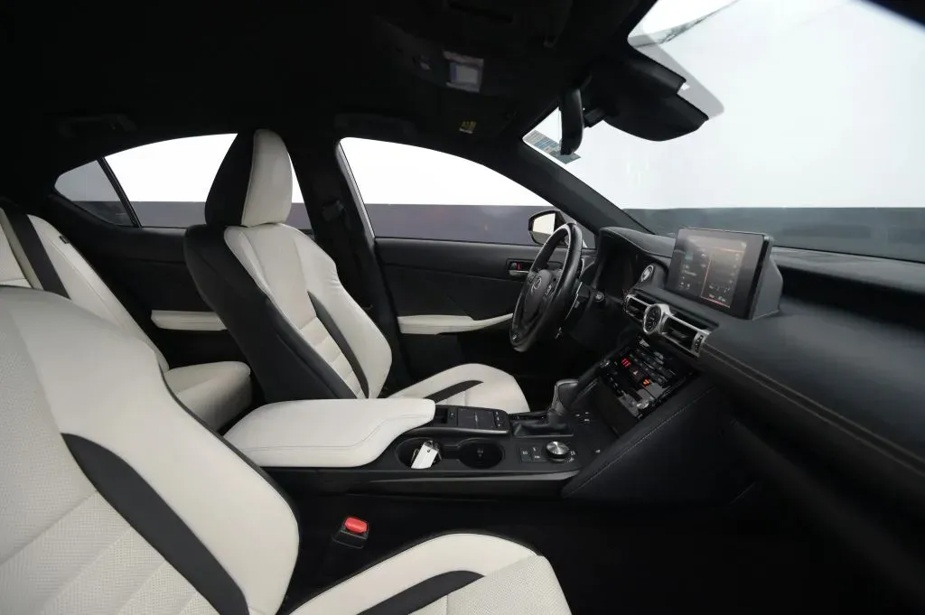 Lexus IS photo 48