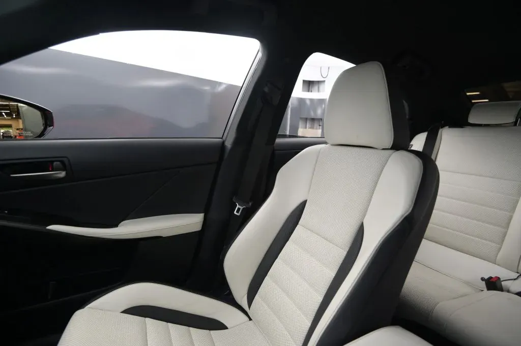 Lexus IS photo 30
