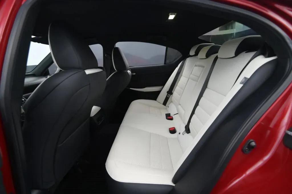 Lexus IS photo 42