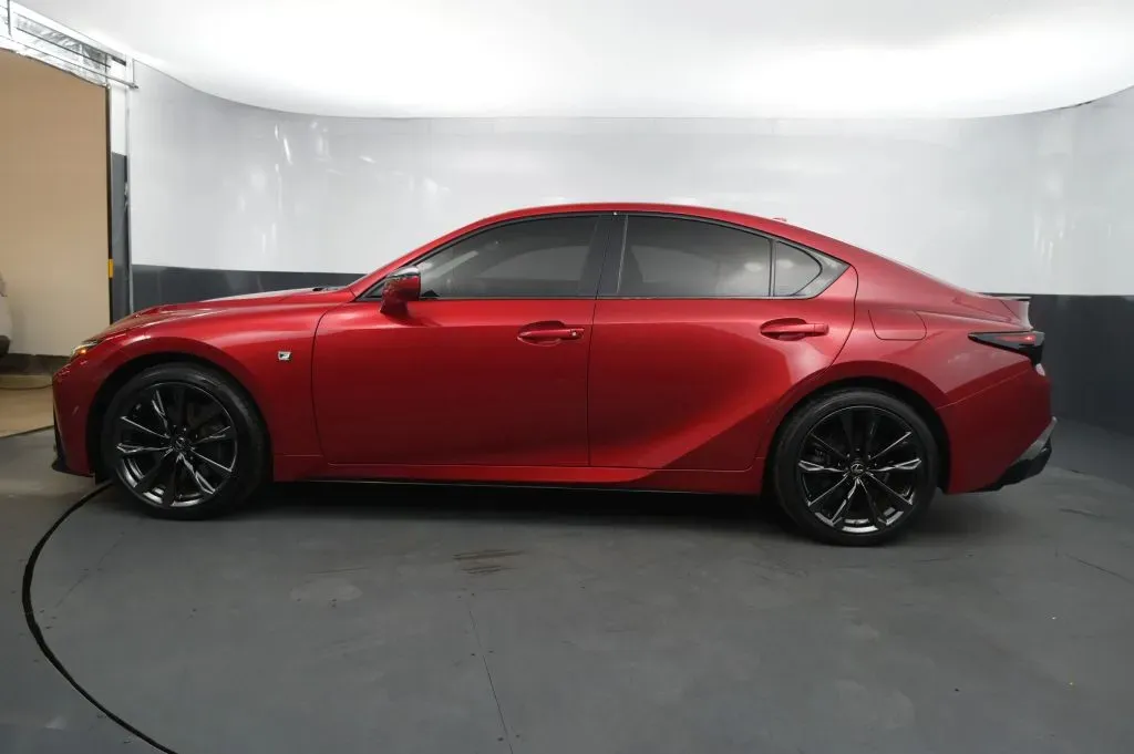 Lexus IS photo 2