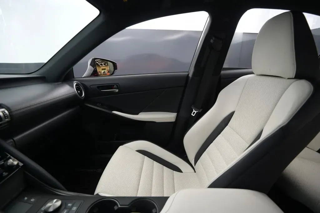 Lexus IS photo 29