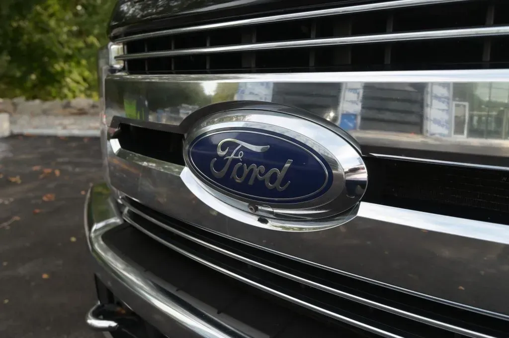 Ford F-350 photo 9
