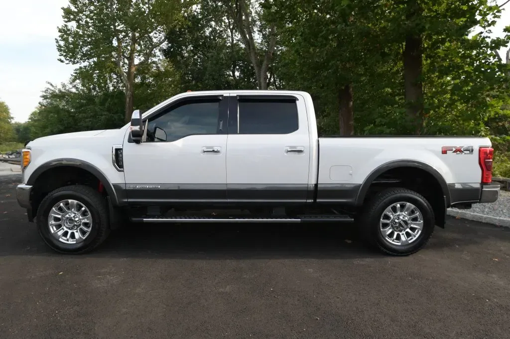Ford F-350 photo 2