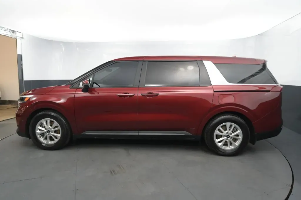 Kia Carnival photo 2