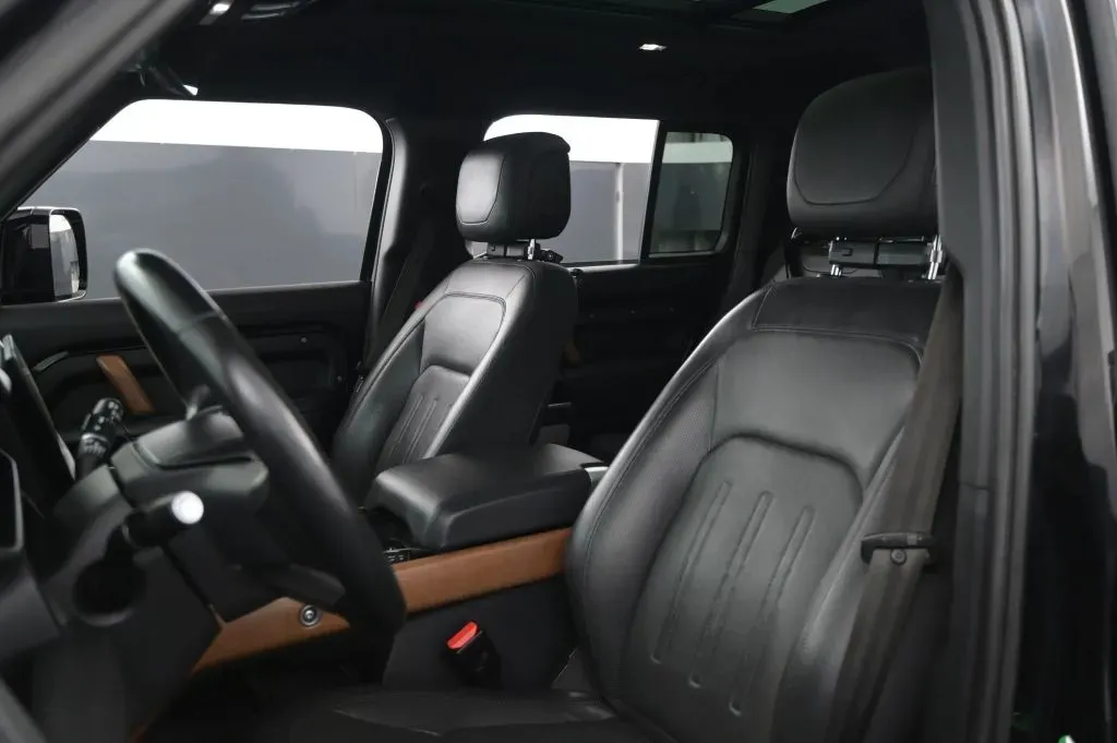 Land Rover Defender photo 44
