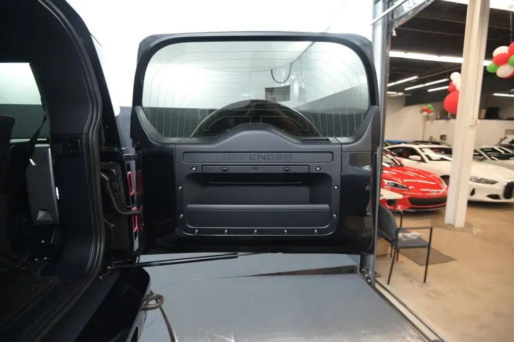 Land Rover Defender photo 51