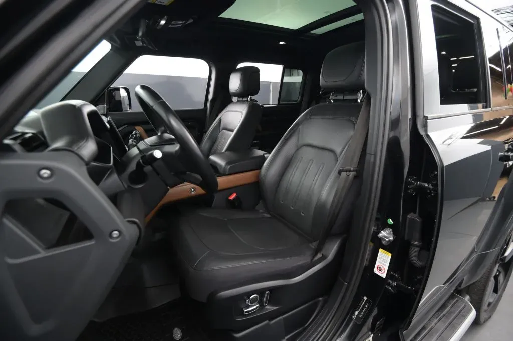 Land Rover Defender photo 43