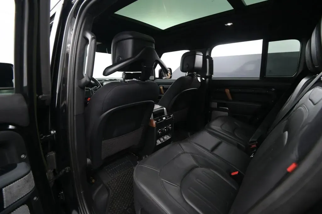 Land Rover Defender photo 46