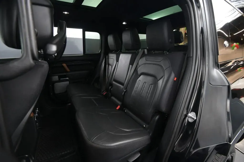 Land Rover Defender photo 48