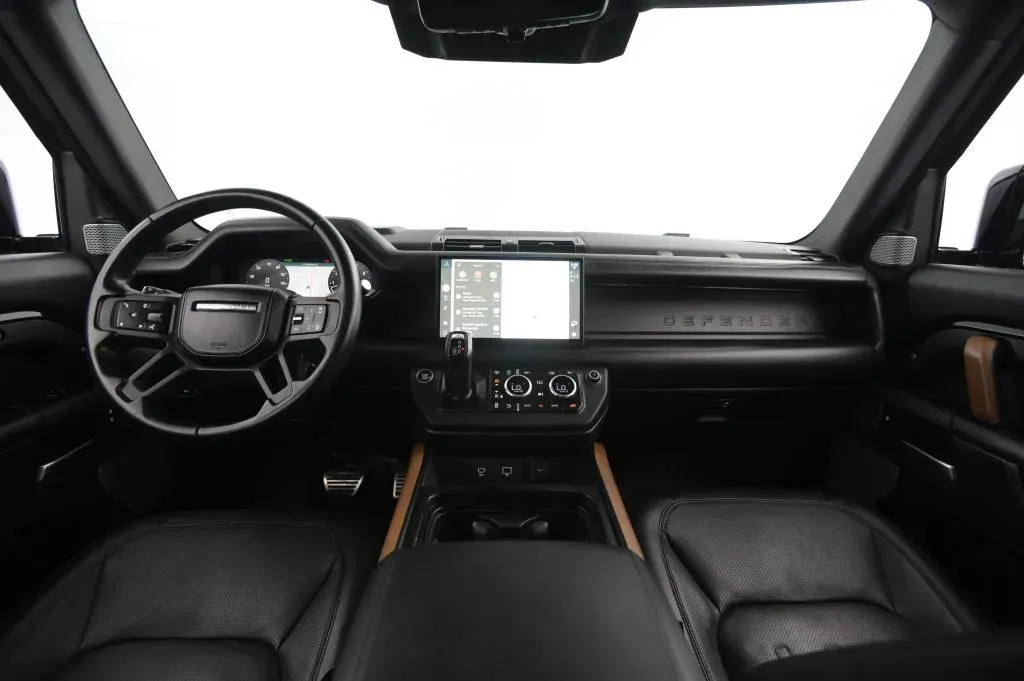 Land Rover Defender photo 35