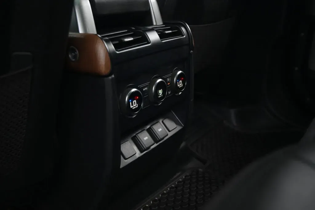 Land Rover Defender photo 49