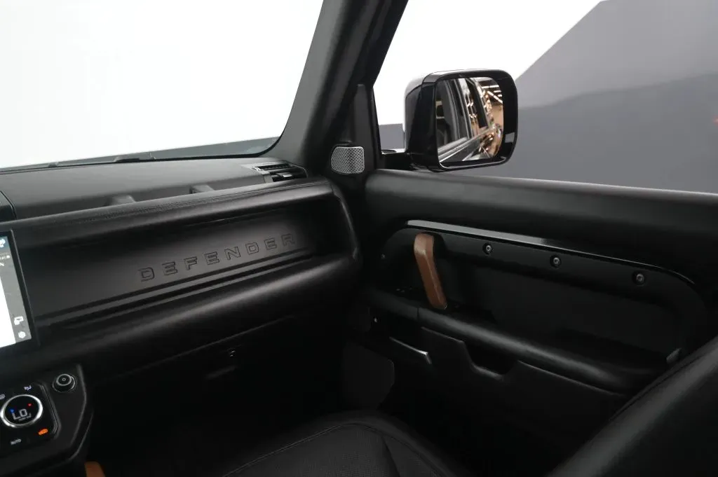 Land Rover Defender photo 38