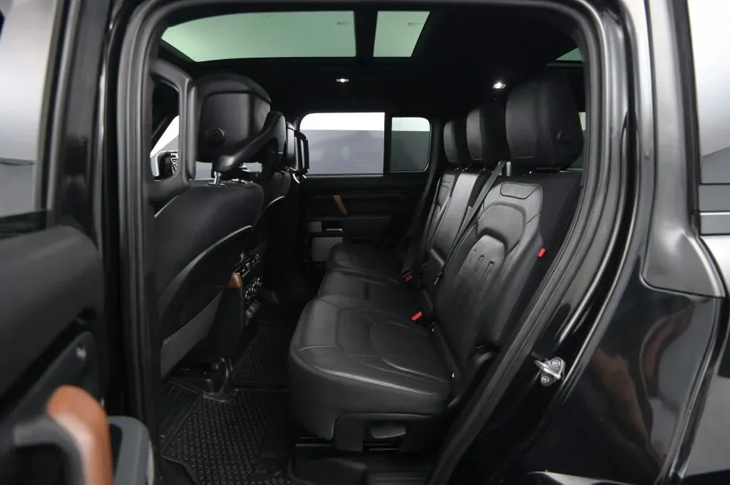 Land Rover Defender photo 47