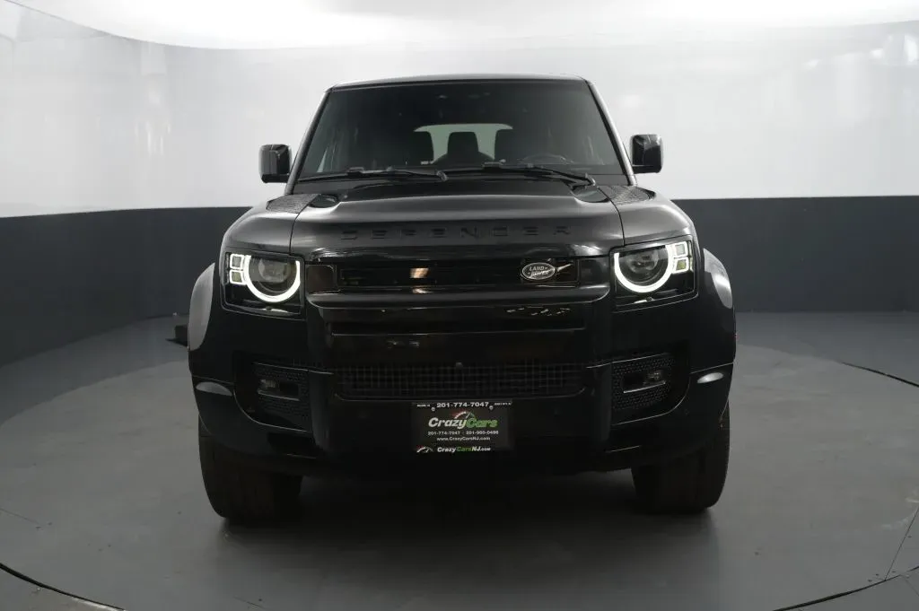 Land Rover Defender photo 8