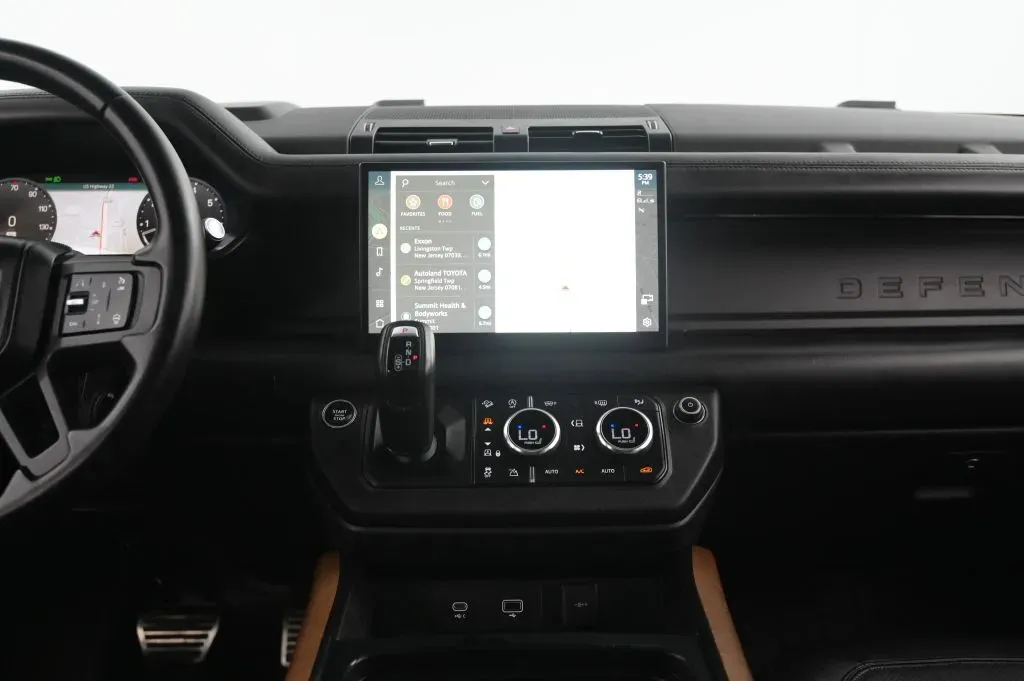 Land Rover Defender photo 36