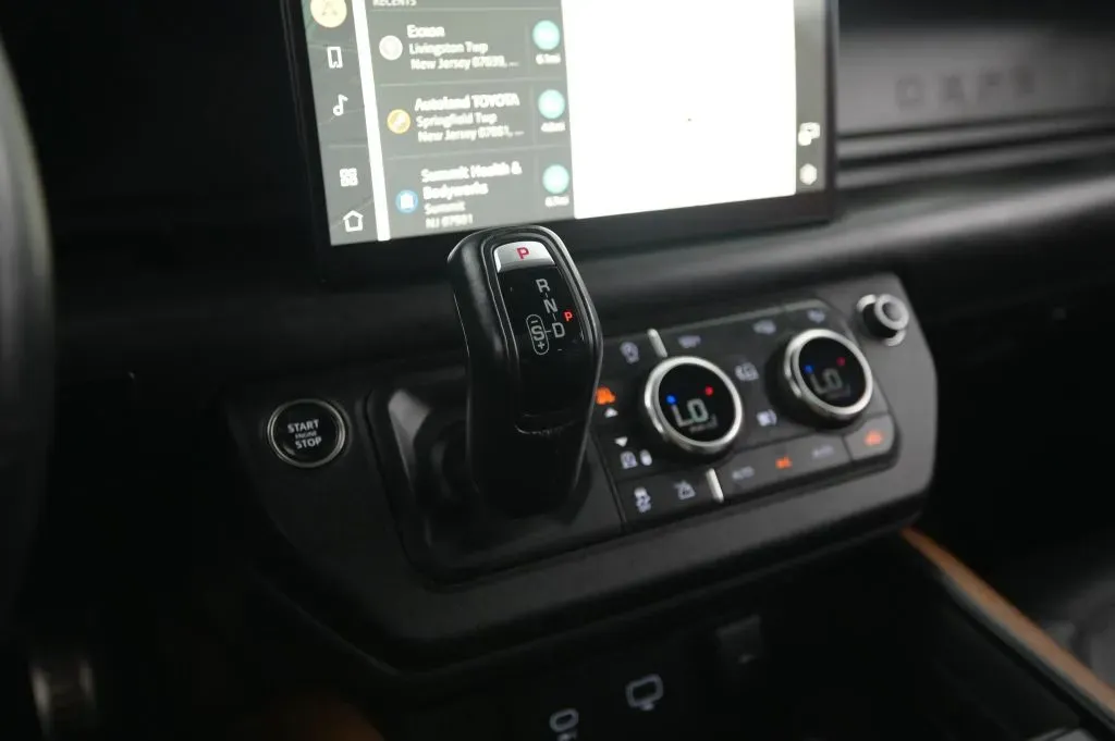 Land Rover Defender photo 31