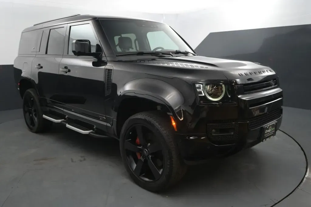 Land Rover Defender photo 7