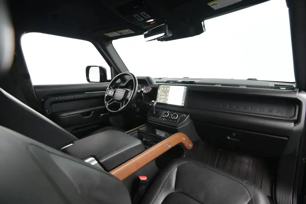 Land Rover Defender photo 55