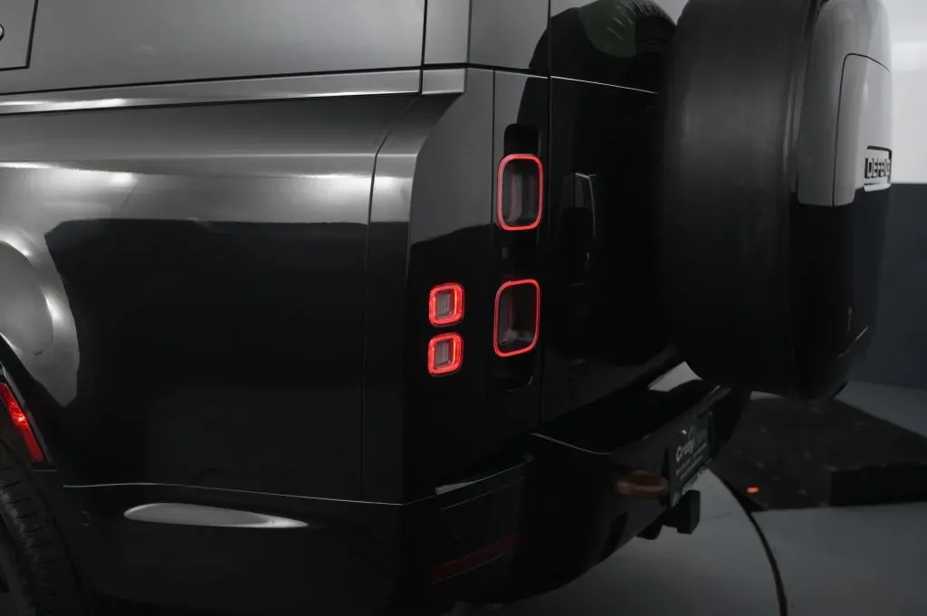 Land Rover Defender photo 15