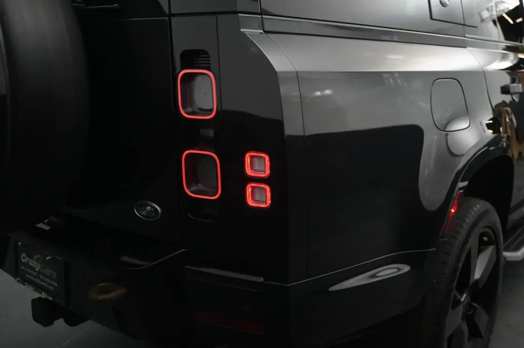 Land Rover Defender photo 17