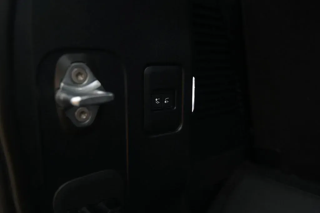 Land Rover Defender photo 53