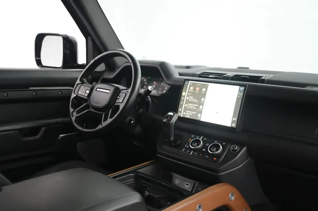 Land Rover Defender photo 56