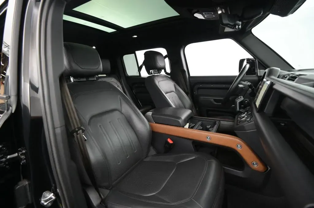 Land Rover Defender photo 58