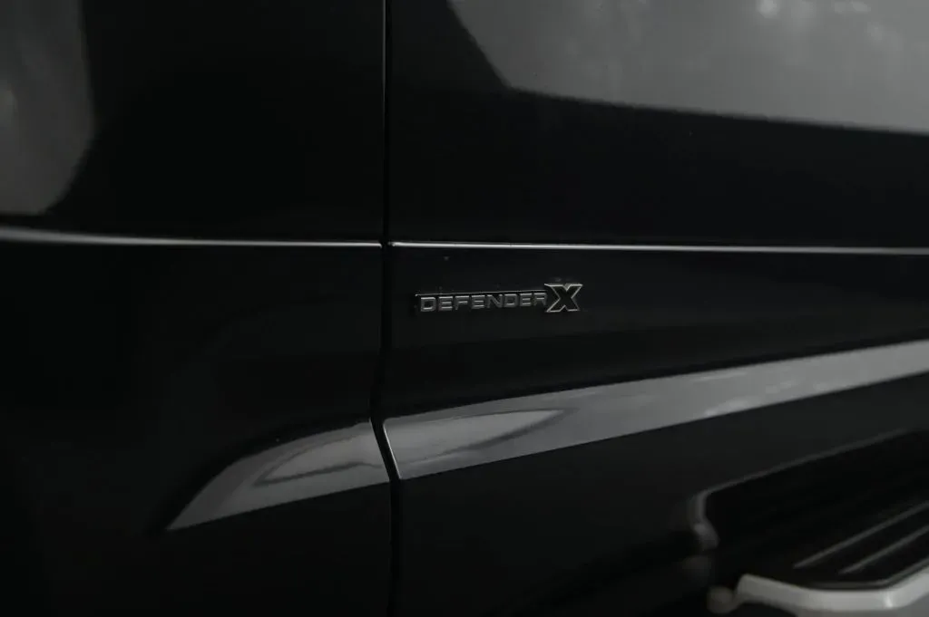 Land Rover Defender photo 12