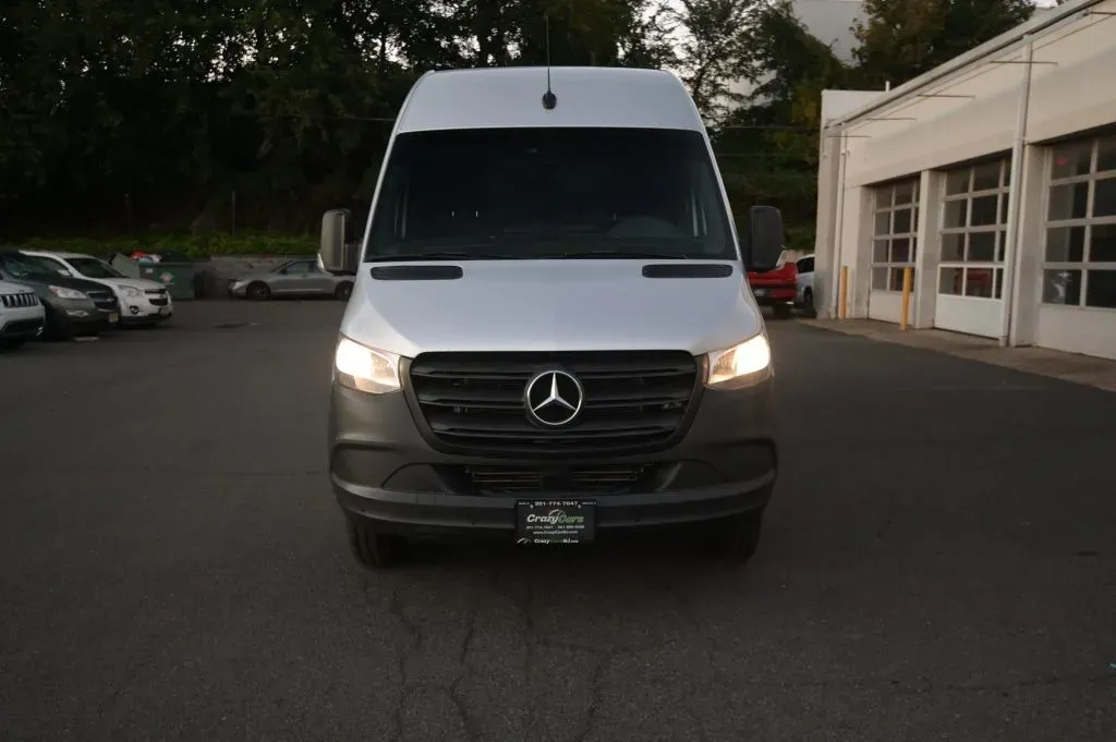 Mercedes-Benz Sprinter photo 8