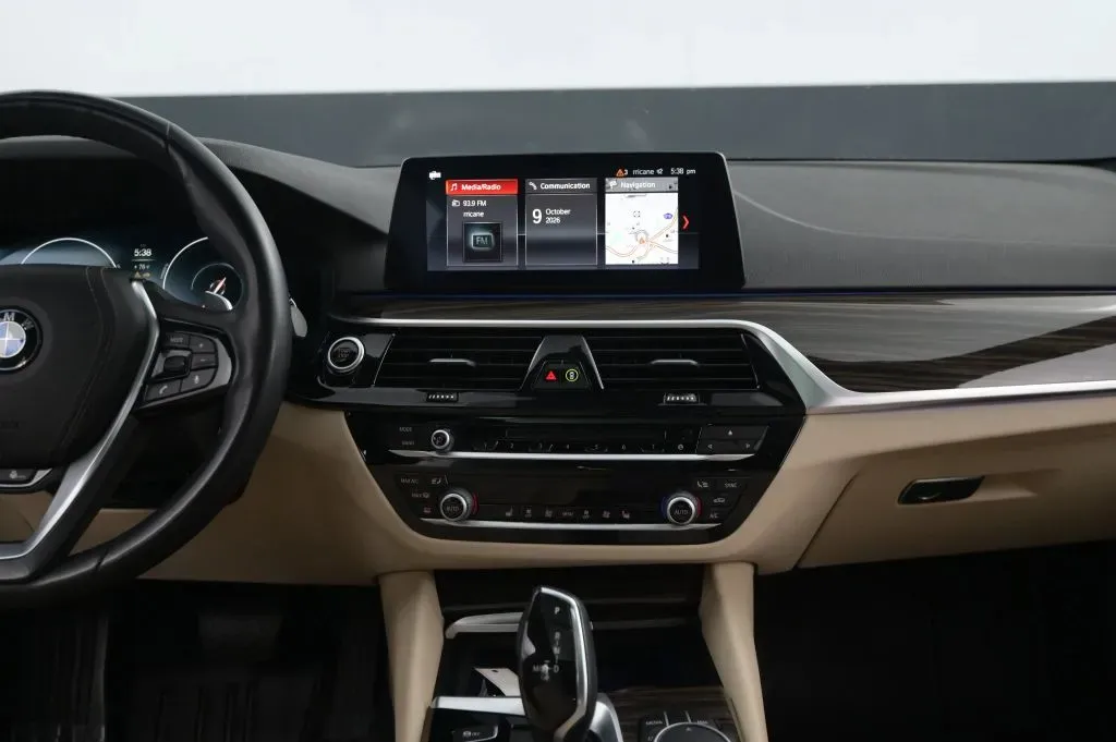 BMW 5 Series photo 32