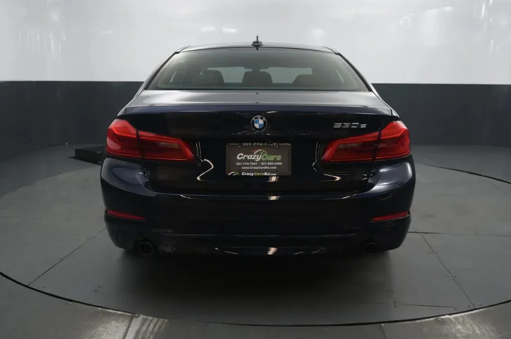 BMW 5 Series photo 4