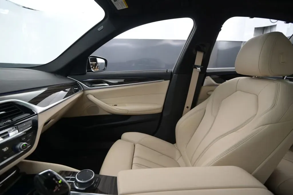 BMW 5 Series photo 28