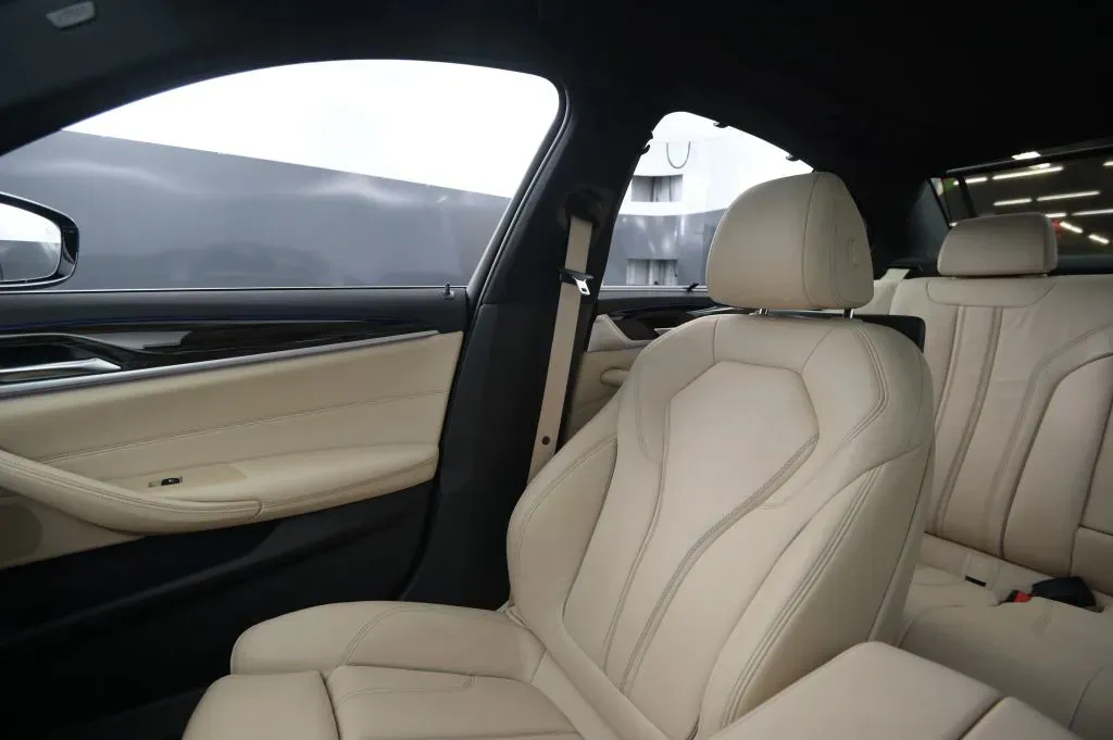 BMW 5 Series photo 29