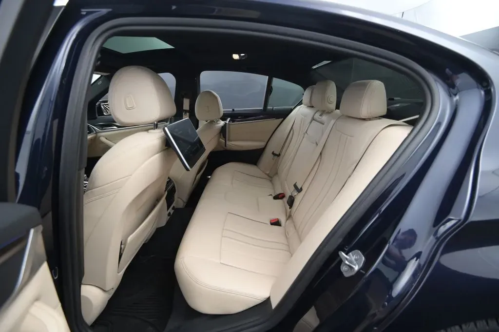 BMW 5 Series photo 41