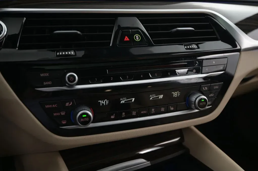 BMW 5 Series photo 27