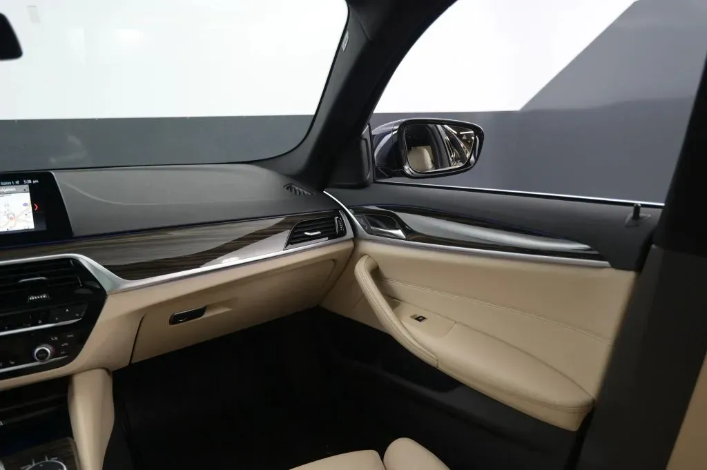 BMW 5 Series photo 33