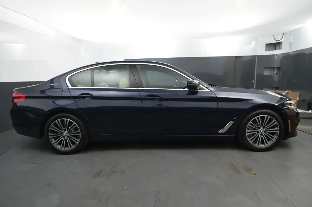 BMW 5 Series photo 6