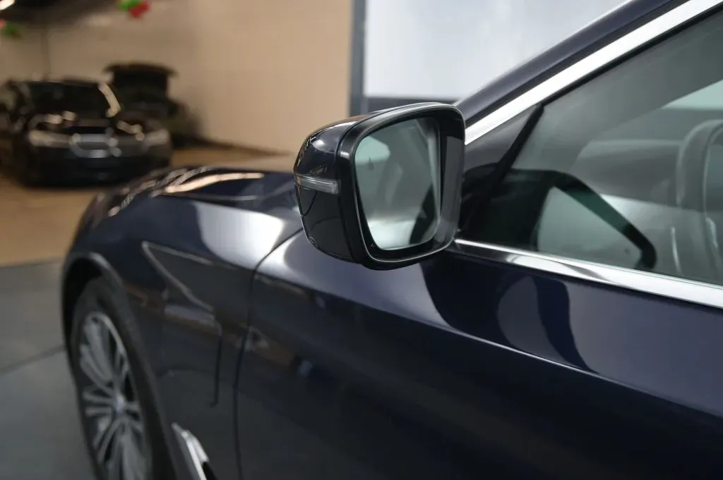 BMW 5 Series photo 13