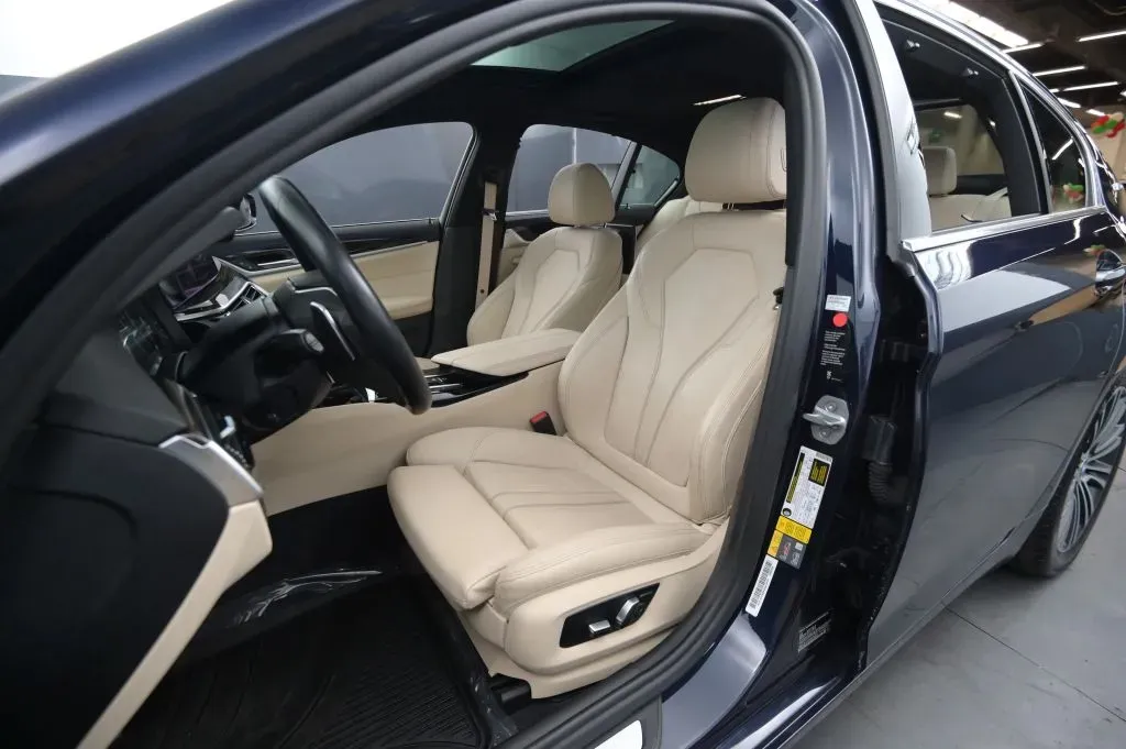 BMW 5 Series photo 39