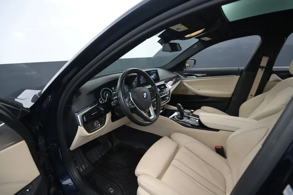 BMW 5 Series photo 38