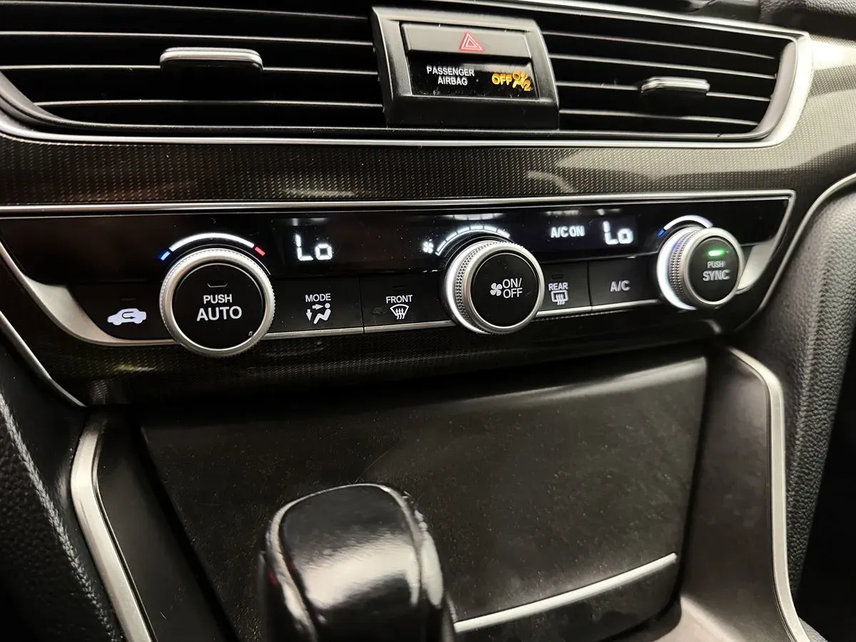 Honda Accord photo 24