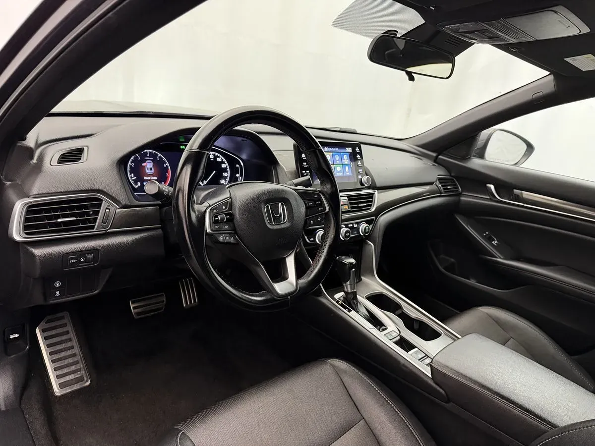Honda Accord photo 8