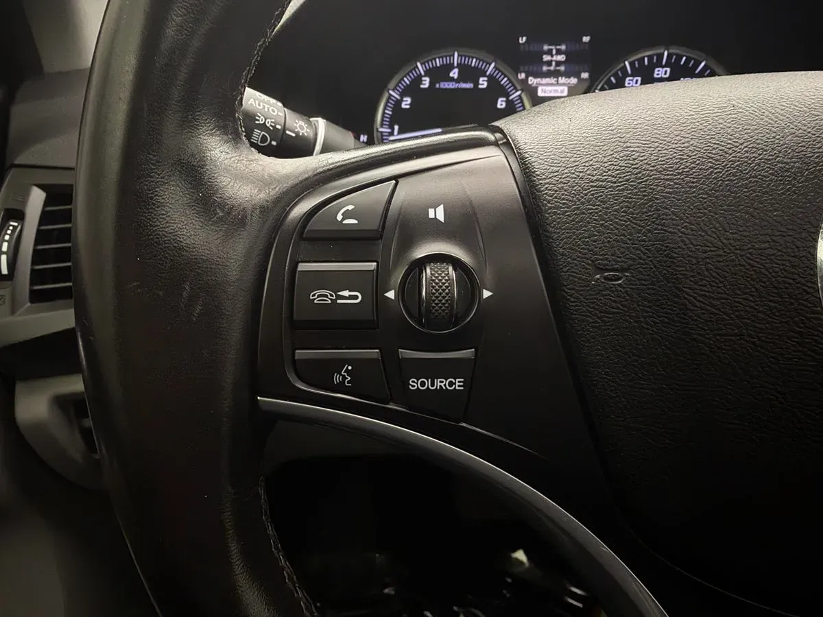 Acura MDX photo 15