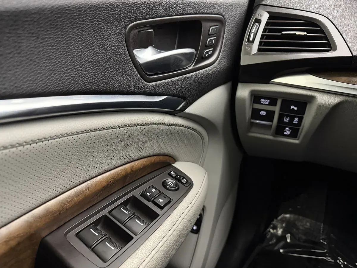 Acura MDX photo 16