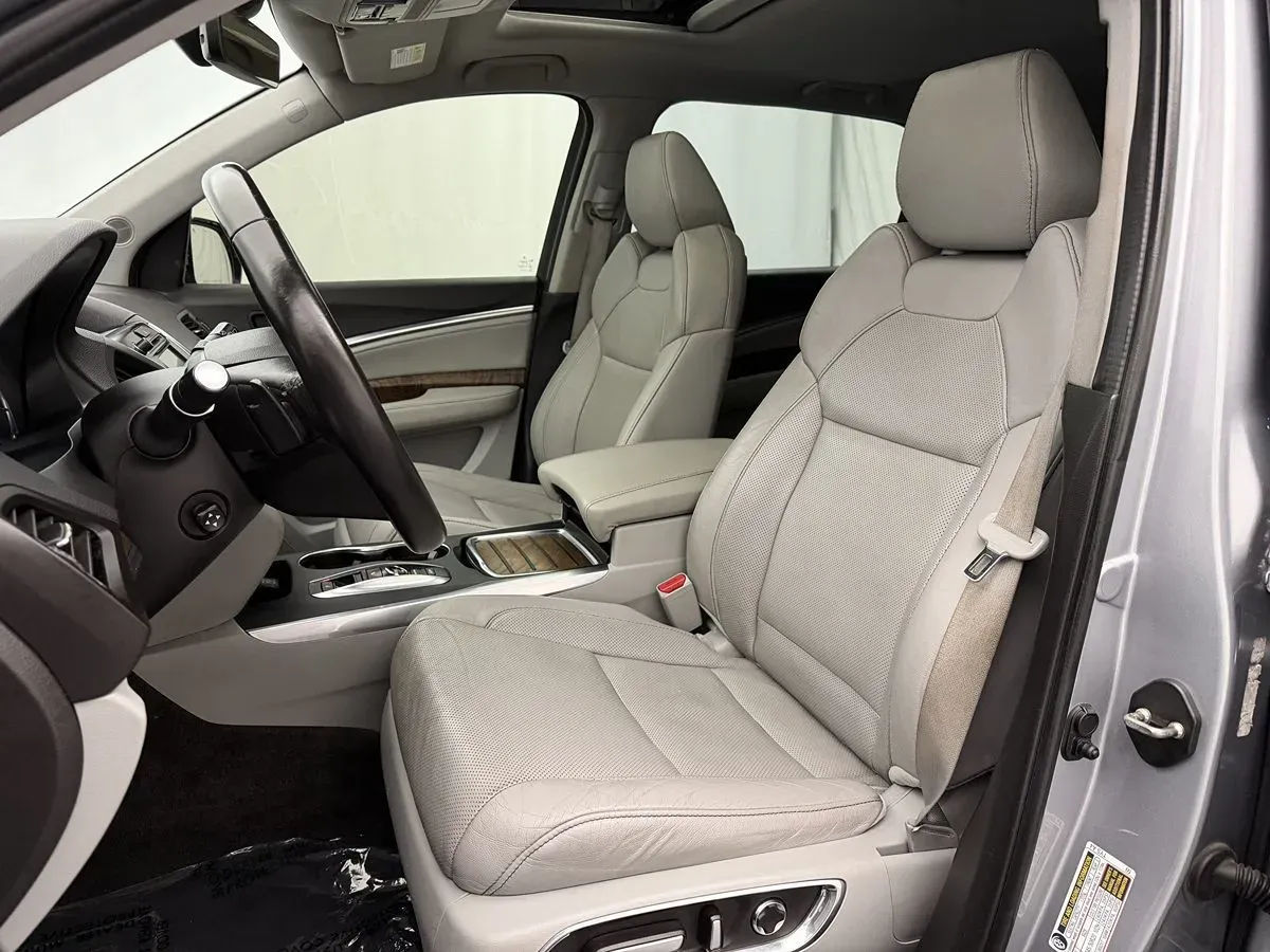 Acura MDX photo 9