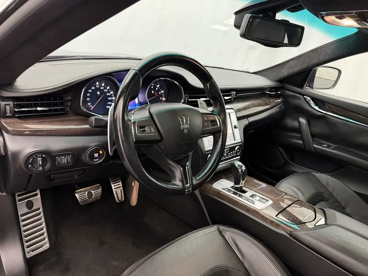 Maserati Quattroporte photo 8