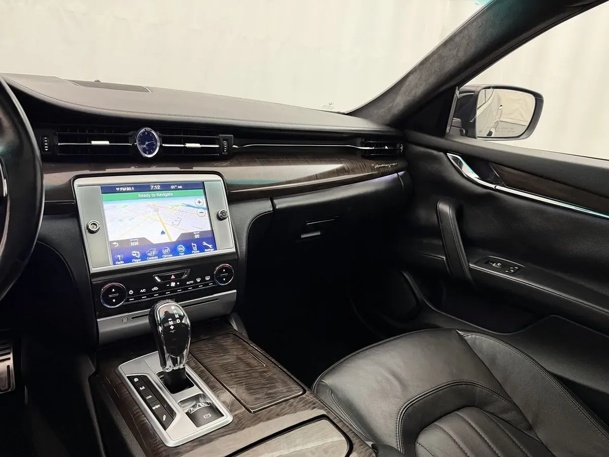 Maserati Quattroporte photo 15