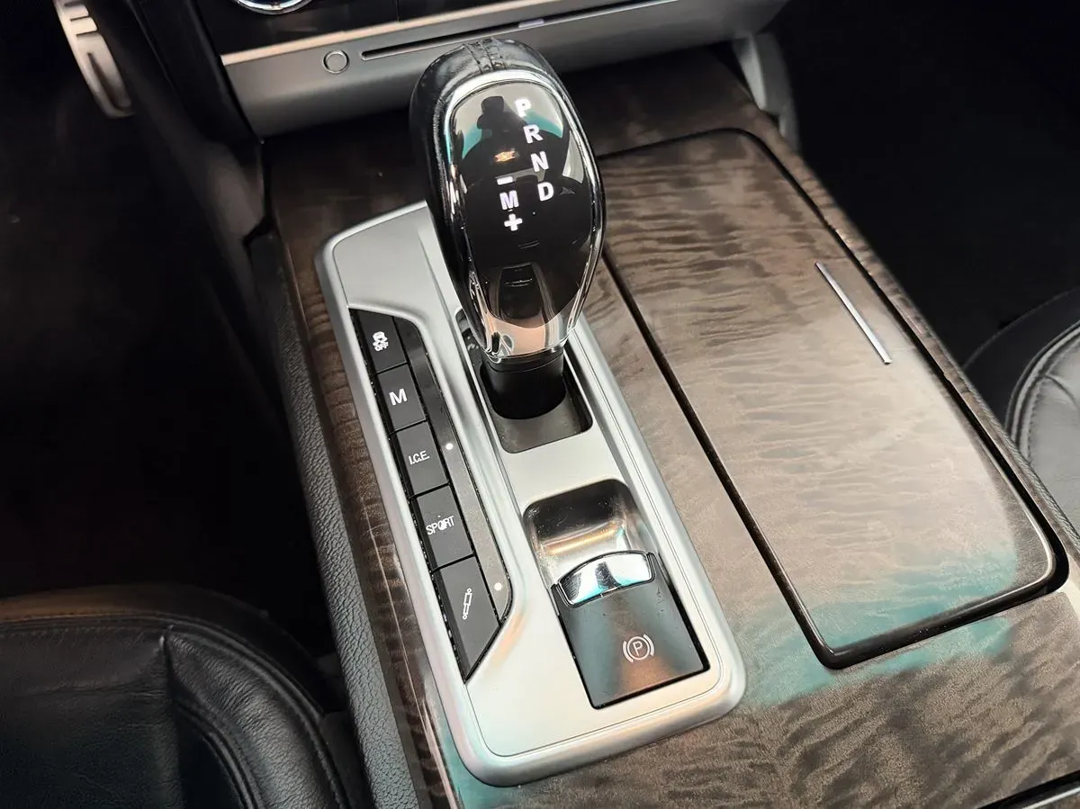 Maserati Quattroporte photo 22